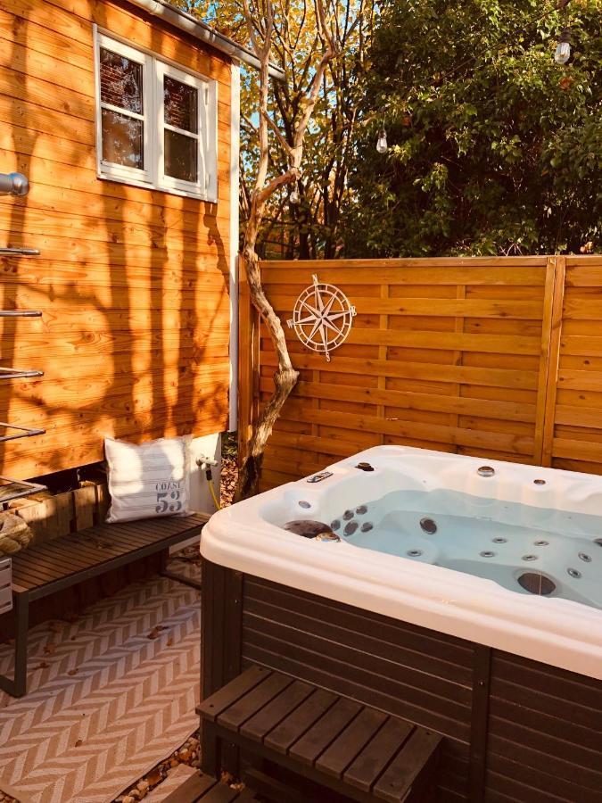 Zirkuswagen Mit Outdoor Whirlpool Und Garten Petershagen-Eggersdorf Экстерьер фото