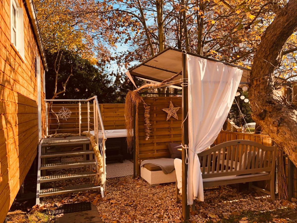 Zirkuswagen Mit Outdoor Whirlpool Und Garten Petershagen-Eggersdorf Экстерьер фото